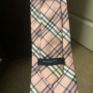 Light pink Burberry tie
